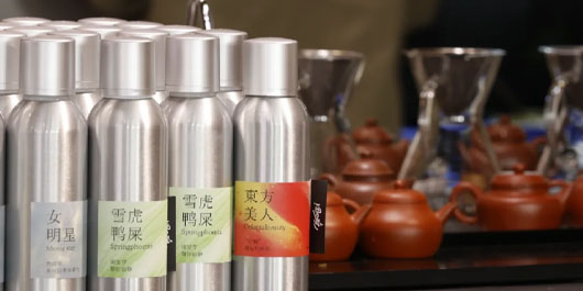 茉莉茉莉，在雨中彳亍的香